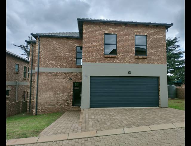 4 BEDROOM FREEHOLD FOR SALE IN DIE HEUWEL